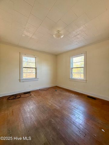 110 N Martin Luther King Jr Drive, Williamston, NC 27892