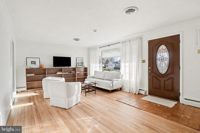 8 MIDLAND CT, Middletown, PA 17057