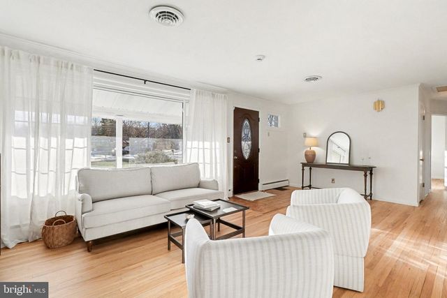 8 MIDLAND CT, Middletown, PA 17057