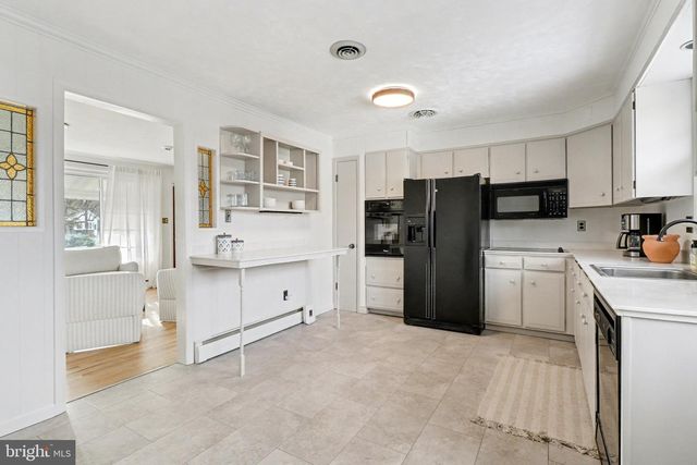 8 MIDLAND CT, Middletown, PA 17057