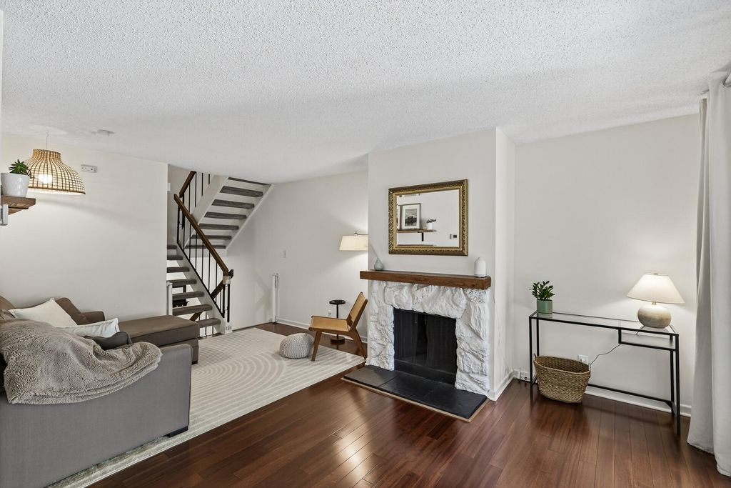 3262 Valley Ridge Drive 4, Eagan, MN 55121