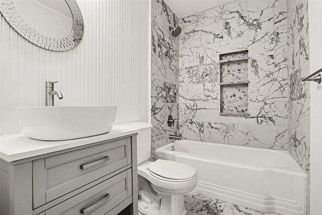 1209 Mohawk Lane, Saint Joseph, MI 49085