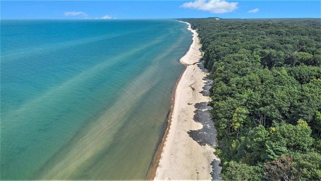 1209 Mohawk Lane, Saint Joseph, MI 49085