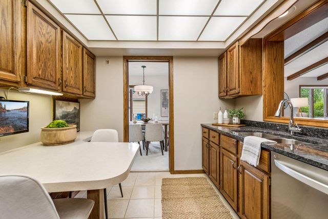 2345 Xylon Avenue N, Golden Valley, MN 55427