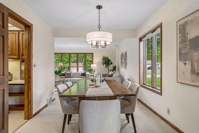 2345 Xylon Avenue N, Golden Valley, MN 55427