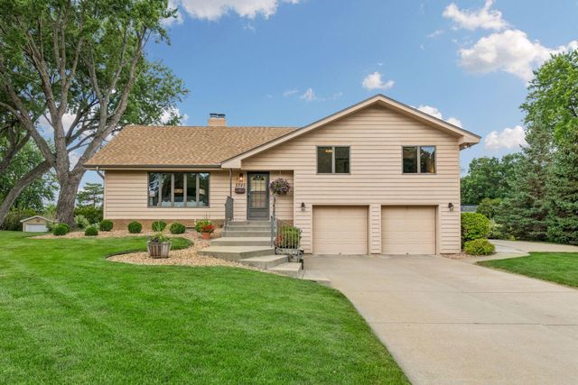 2345 Xylon Avenue N, Golden Valley, MN 55427