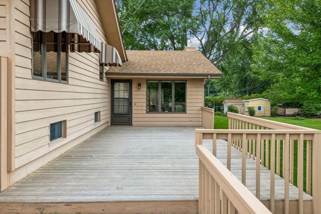 2345 Xylon Avenue N, Golden Valley, MN 55427