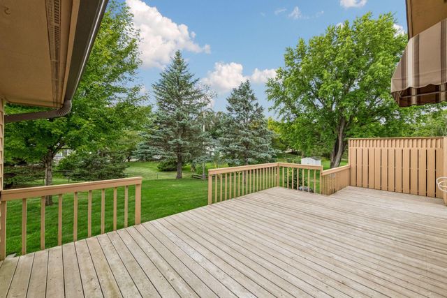 2345 Xylon Avenue N, Golden Valley, MN 55427