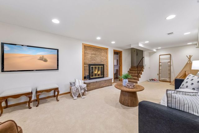 2345 Xylon Avenue N, Golden Valley, MN 55427