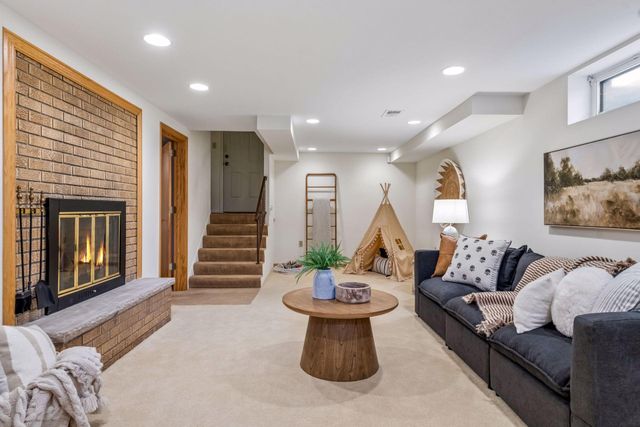 2345 Xylon Avenue N, Golden Valley, MN 55427