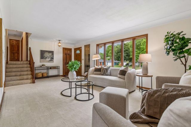 2345 Xylon Avenue N, Golden Valley, MN 55427