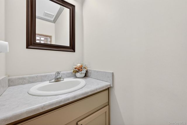 20 Alexander Drive, Washingtonville, NY 10992