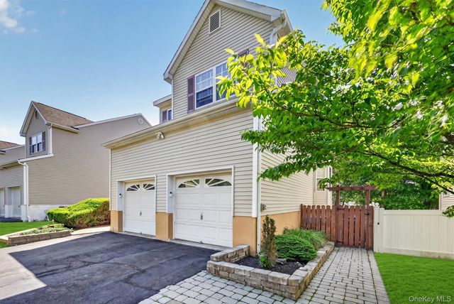 20 Alexander Drive, Washingtonville, NY 10992