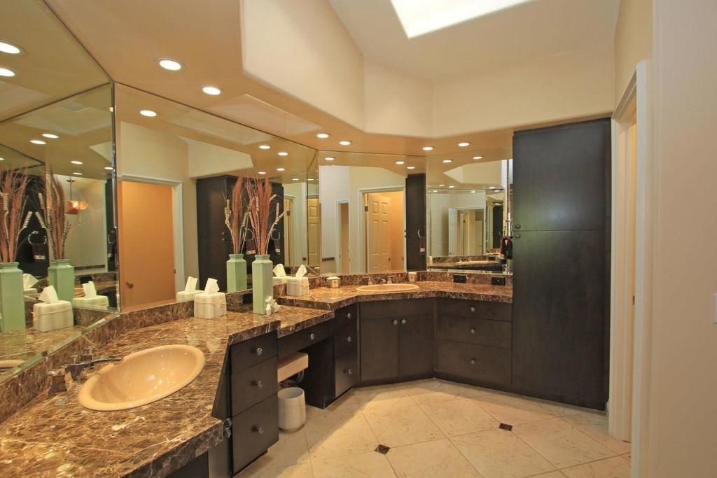Image 15 of property listing at 180 Wild Horse Drive, Palm Desert, CA 92211