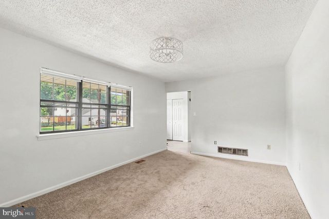 737 FOX CHASE CIR, Bear, DE 19701