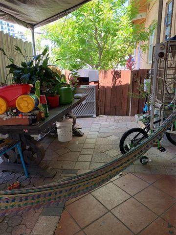 1104 NW 6th St, Miami, FL 33136