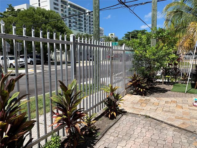 1104 NW 6th St, Miami, FL 33136