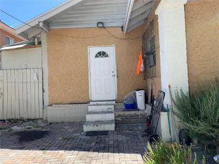 1104 NW 6th St, Miami, FL 33136