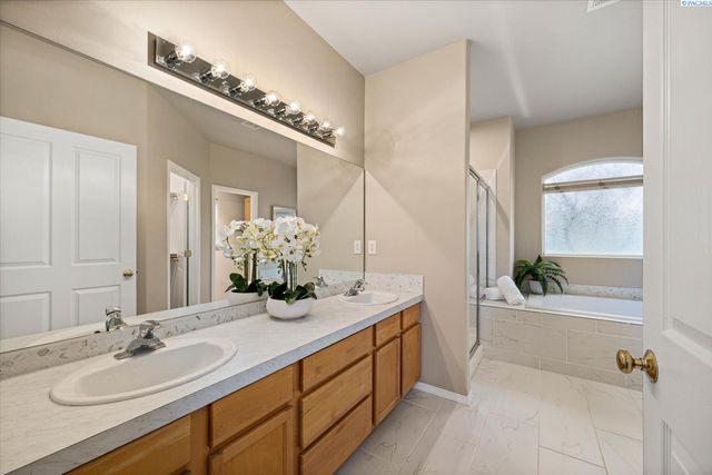 1730 Sagewood Street, Richland, WA 99352