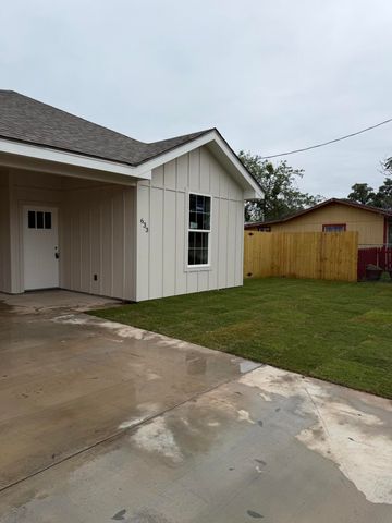 633 W Ave Z, San Angelo, TX 76903