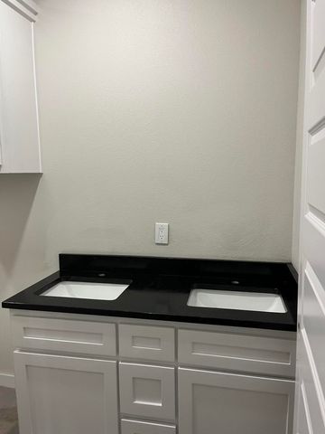 633 W Ave Z, San Angelo, TX 76903