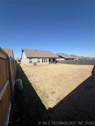 12333 N 132nd Avenue E, Owasso, OK 74021