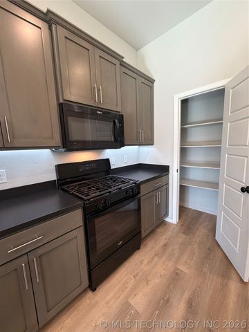 12333 N 132nd Avenue E, Owasso, OK 74021