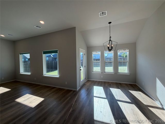 12333 N 132nd Avenue E, Owasso, OK 74021