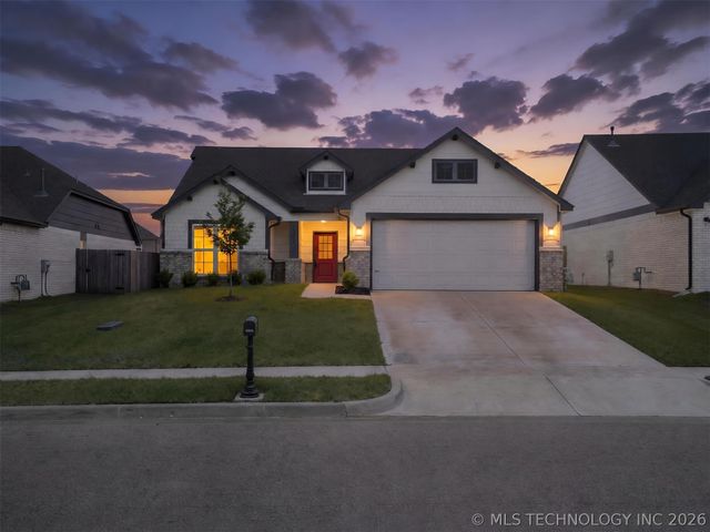 12333 N 132nd Avenue E, Collinsville, OK 74021