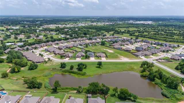 1420 Sonoma Lakes Boulevard, Moore, OK 73160