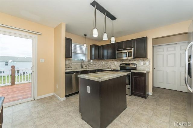 130 Riverdale Woods Circle, O'fallon, MO 63366