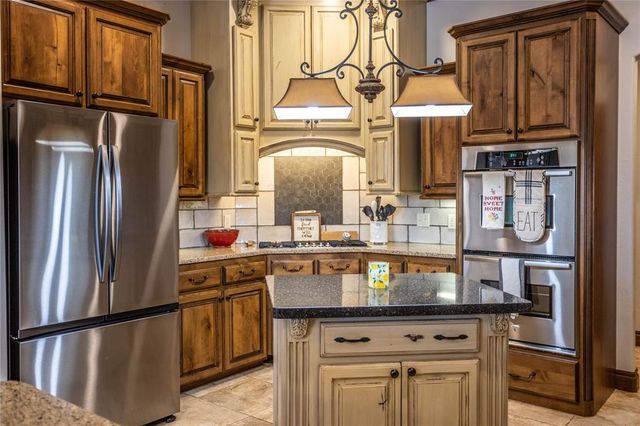 2111 Saber Lane, Weatherford, OK 73096