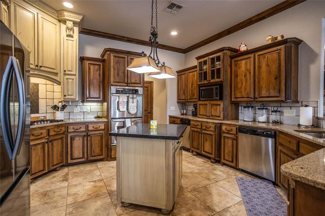 2111 Saber Lane, Weatherford, OK 73096