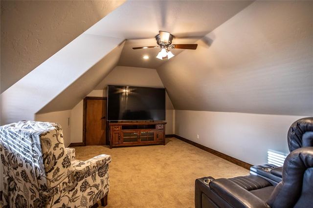 2111 Saber Lane, Weatherford, OK 73096