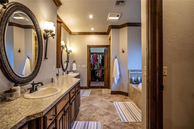 2111 Saber Lane, Weatherford, OK 73096