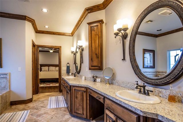 2111 Saber Lane, Weatherford, OK 73096