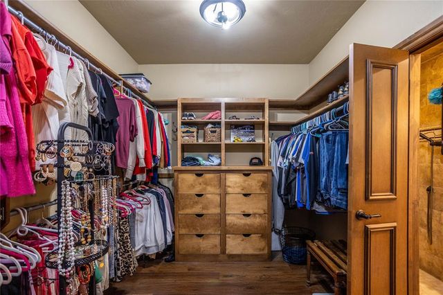 2111 Saber Lane, Weatherford, OK 73096