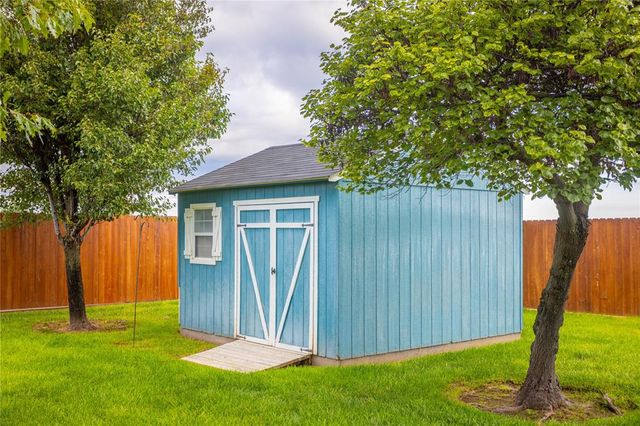 2111 Saber Lane, Weatherford, OK 73096