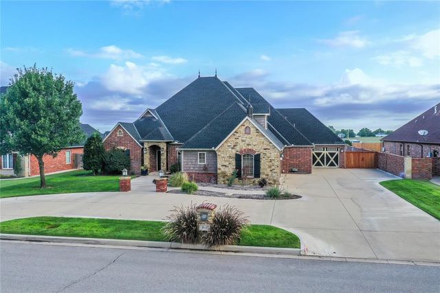 2111 Saber Lane, Weatherford, OK 73096