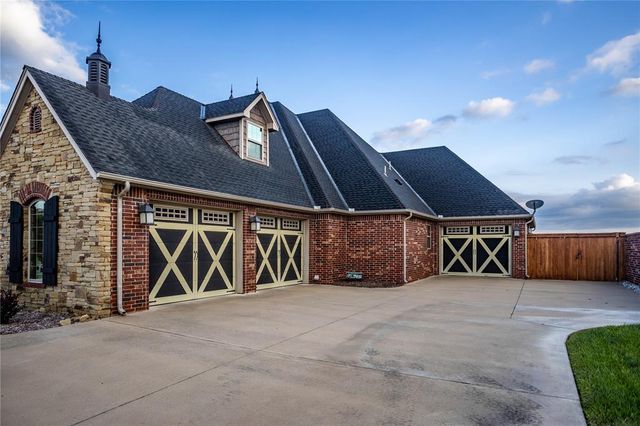 2111 Saber Lane, Weatherford, OK 73096