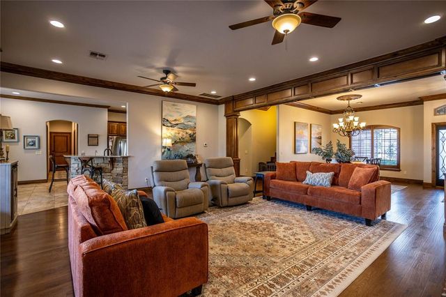 2111 Saber Lane, Weatherford, OK 73096