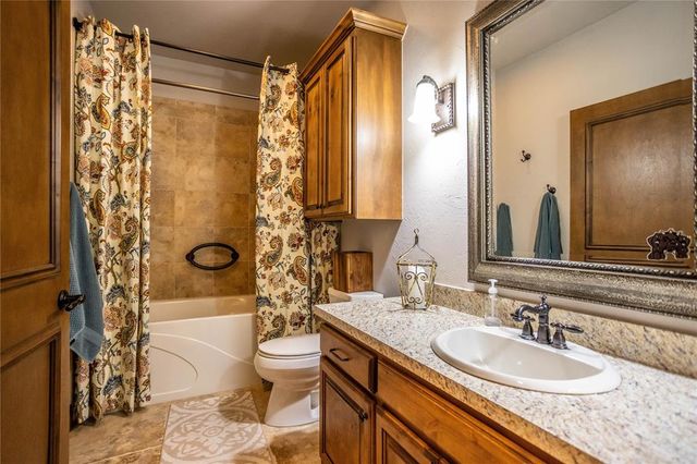 2111 Saber Lane, Weatherford, OK 73096