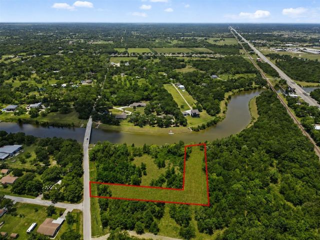 9204 Neville Road, Hitchcock, TX 77563