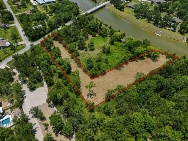 9204 Neville Road, Hitchcock, TX 77563