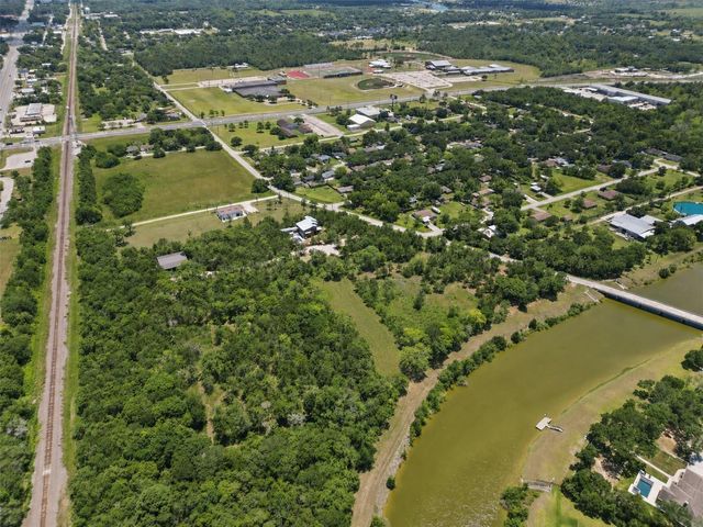 9204 Neville Road, Hitchcock, TX 77563