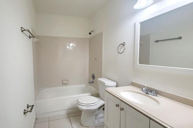 3816 SW 69th Way 2-q, Miramar, FL 33023