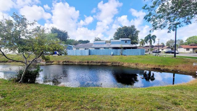 3816 SW 69th Way 2-q, Miramar, FL 33023