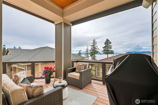 6664 Waterton Circle, Mukilteo, WA 98275