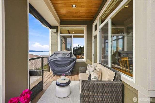 6664 Waterton Circle, Mukilteo, WA 98275
