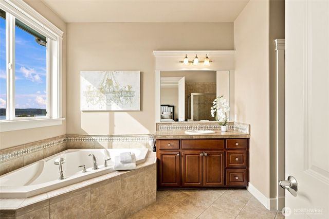 6664 Waterton Circle, Mukilteo, WA 98275